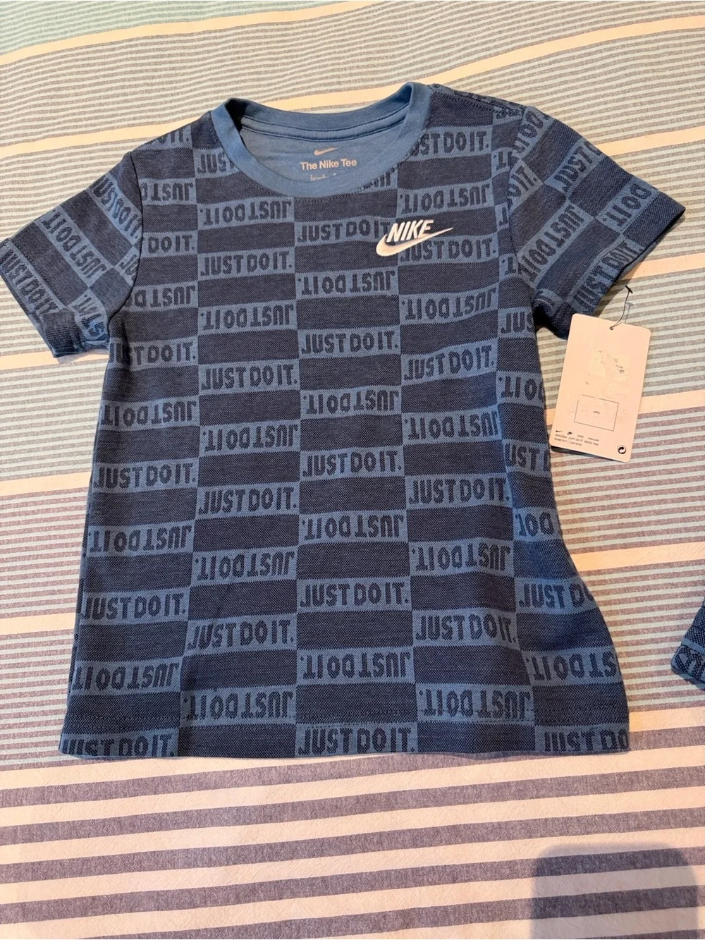 Nike tee and joggers set 6-7 years